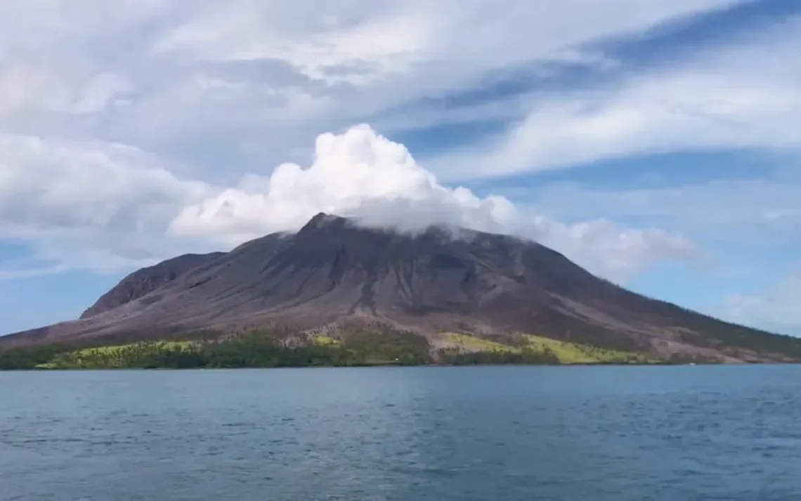 vulcão em erupção, atividade vulcânica, erupções explosivas