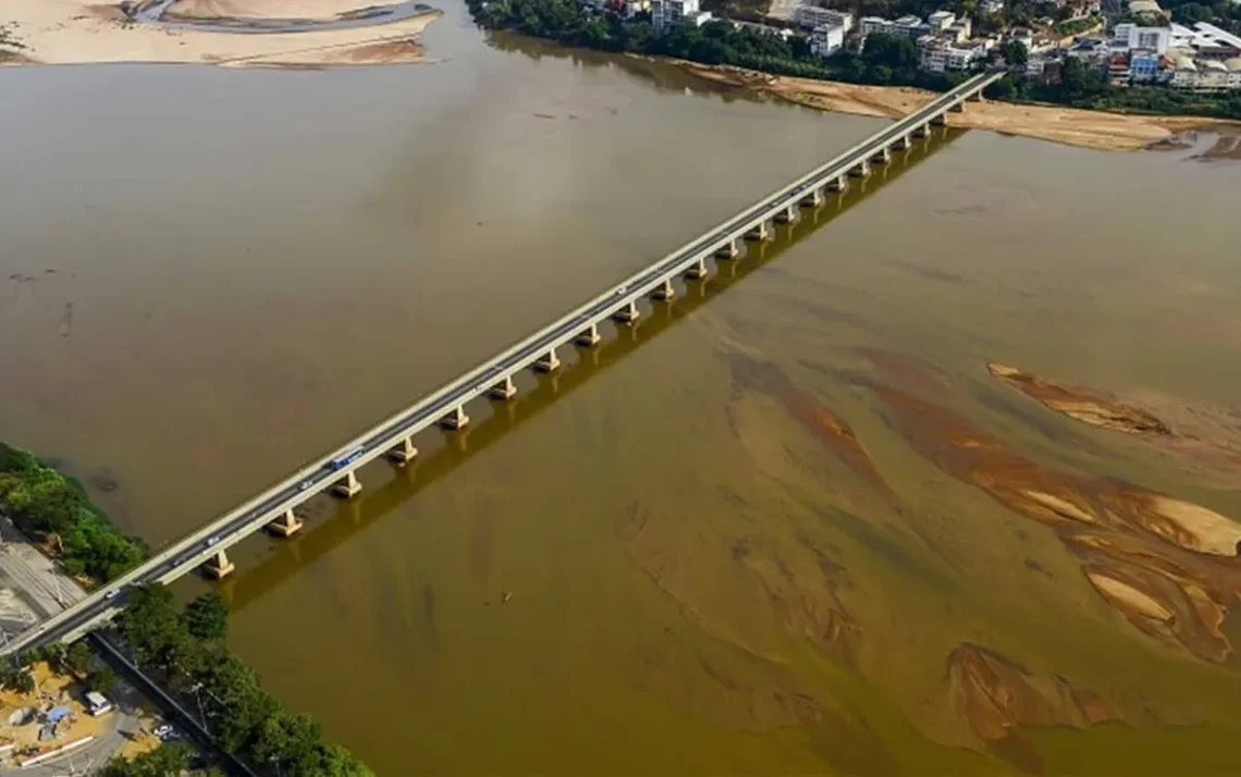 protocolou, requerido, depósito, valor, não-cumprimento do, prazo determinado, bloqueio, restrições adicionais, penhora, ações cotadas, proibição, distribuição, lucros, dividendos, penhora, de 5% do, faturamento;