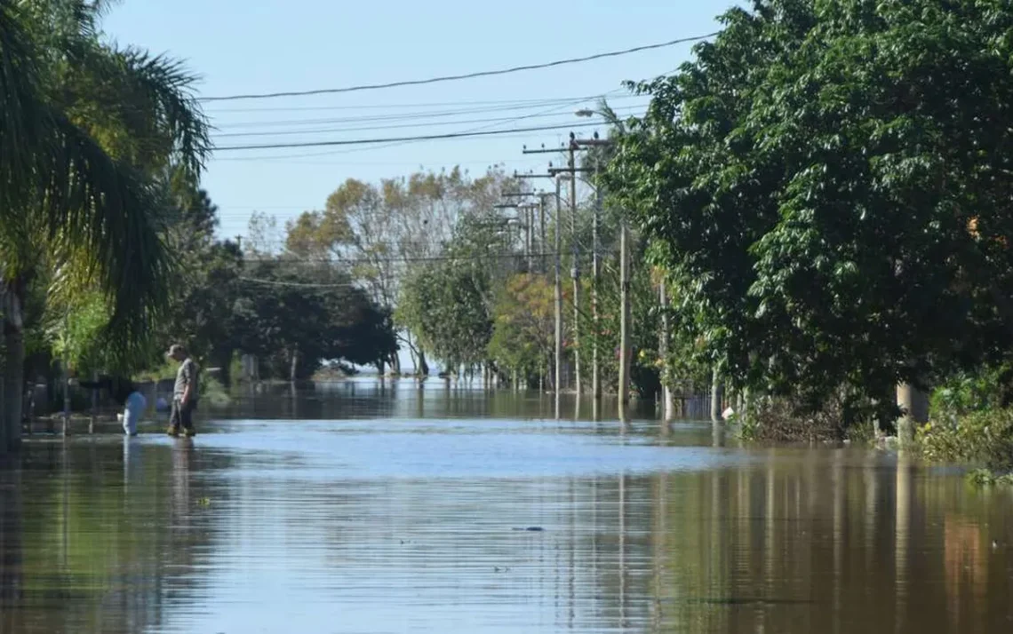 enchentes, inundação;