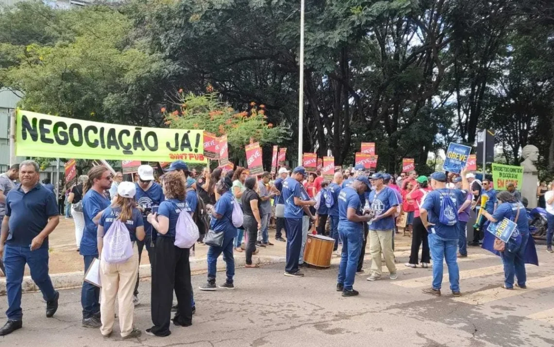 greves, paralisações;