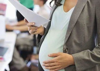 desigualdade no trabalho, limitação de oportunidades emprego, progressão prejudicada, economia, limitação de emprego, prejuízo à carreira, prejudicial, discriminação no emprego;