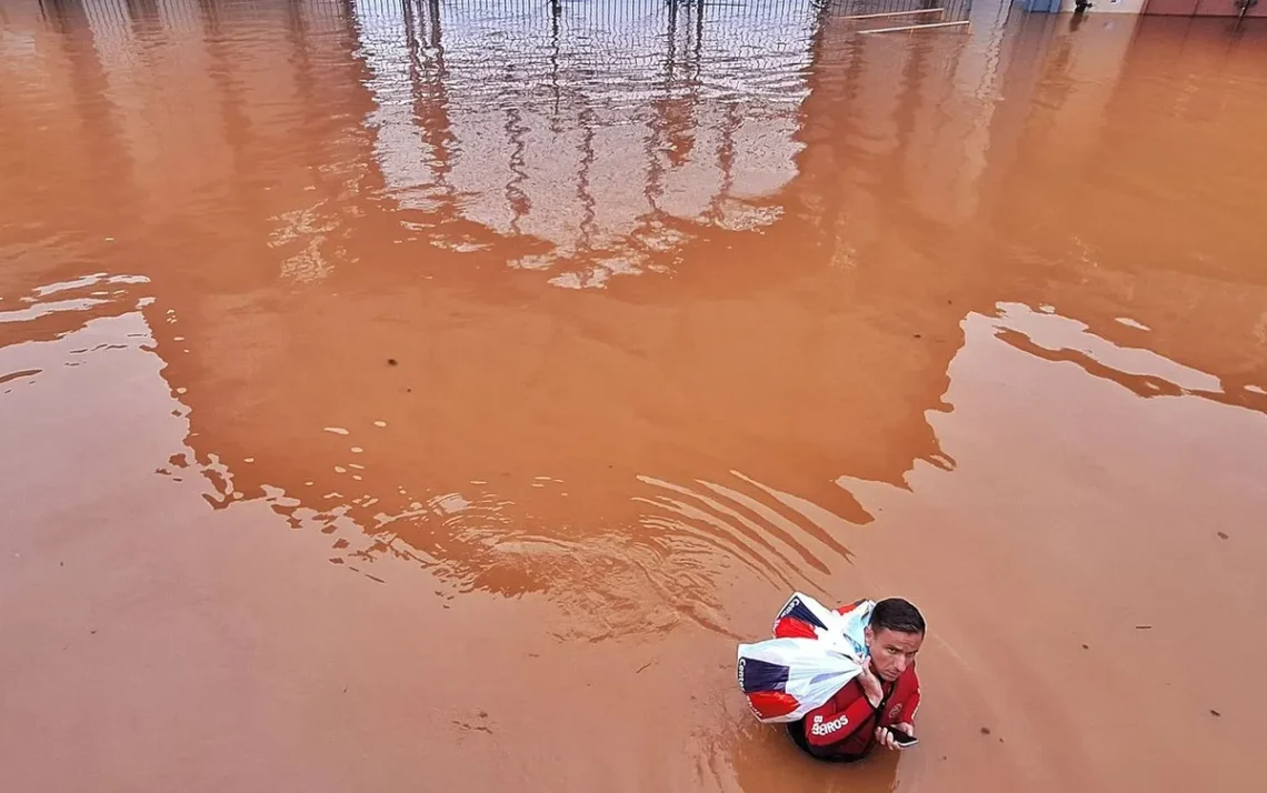 desalojamento, saída forçada, remoção forçada, saída de pessoas de uma área em perigo.