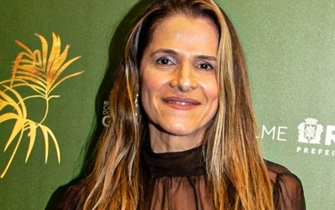 atriz, 51 anos;