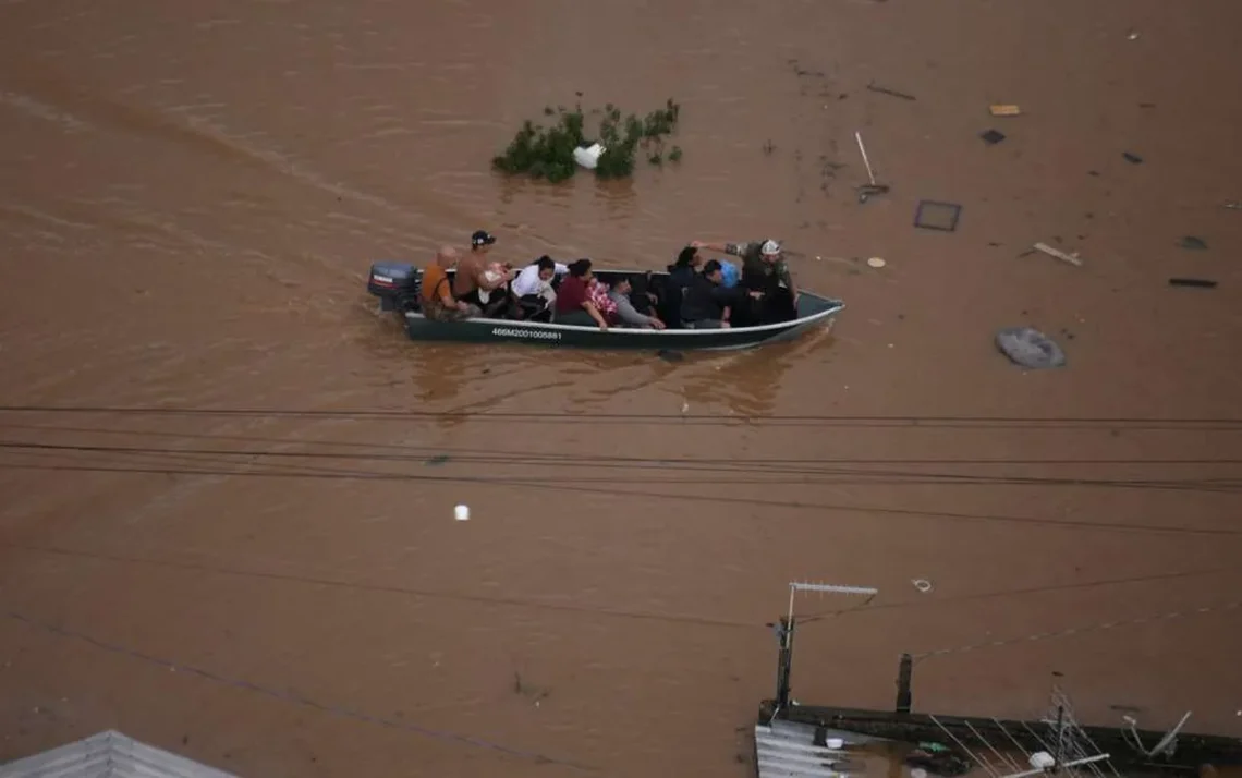 alagamentos, enchentes;