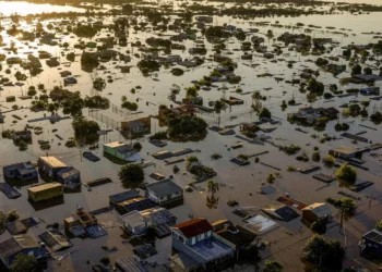 inundada, afetada, comprometidos, perdidos, inundados.