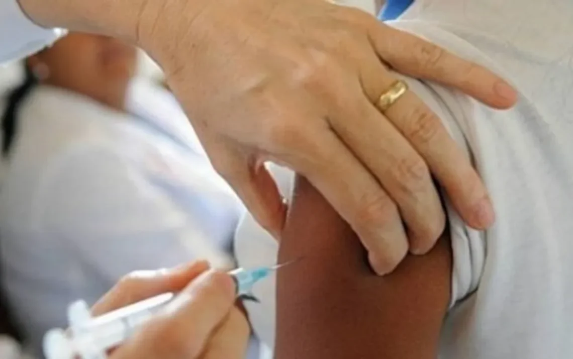 Vacina contra o HPV agora pode ser aplicada entre quem tem 15 e 19 anos. Esquema vacinal é em dose única.  Foto:  TV Estadão - Todos os direitos: @ Estadão