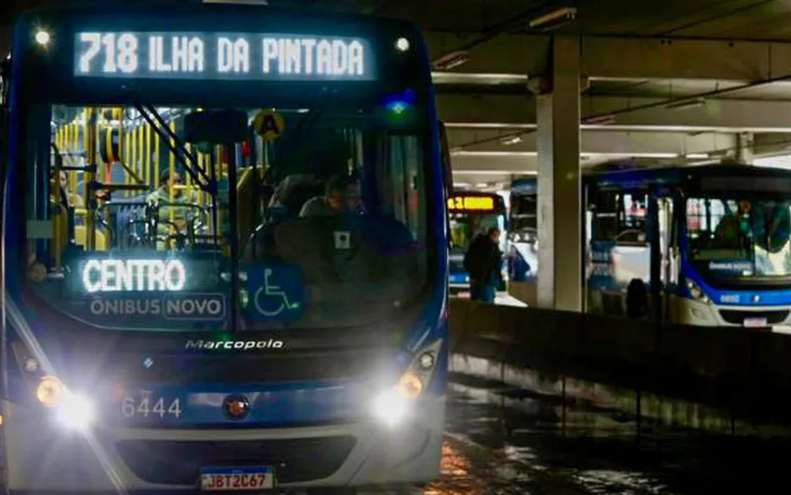 transporte, coletivo, ônibus, deslocamento;