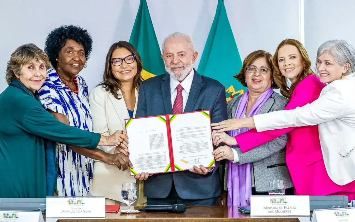 combate, à violência, contra mulher, violência, doméstica, familiar;