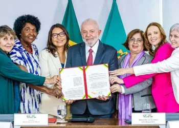 combate, à violência, contra mulher, violência, doméstica, familiar;