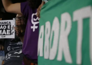 interrupção, interrupção voluntária, gravidez, interrupção da gestação, procedimento de aborto;