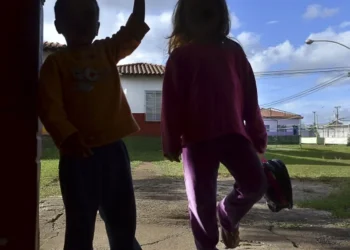 Leis de proteção, Leis para crianças, Cultura de violência Leis;