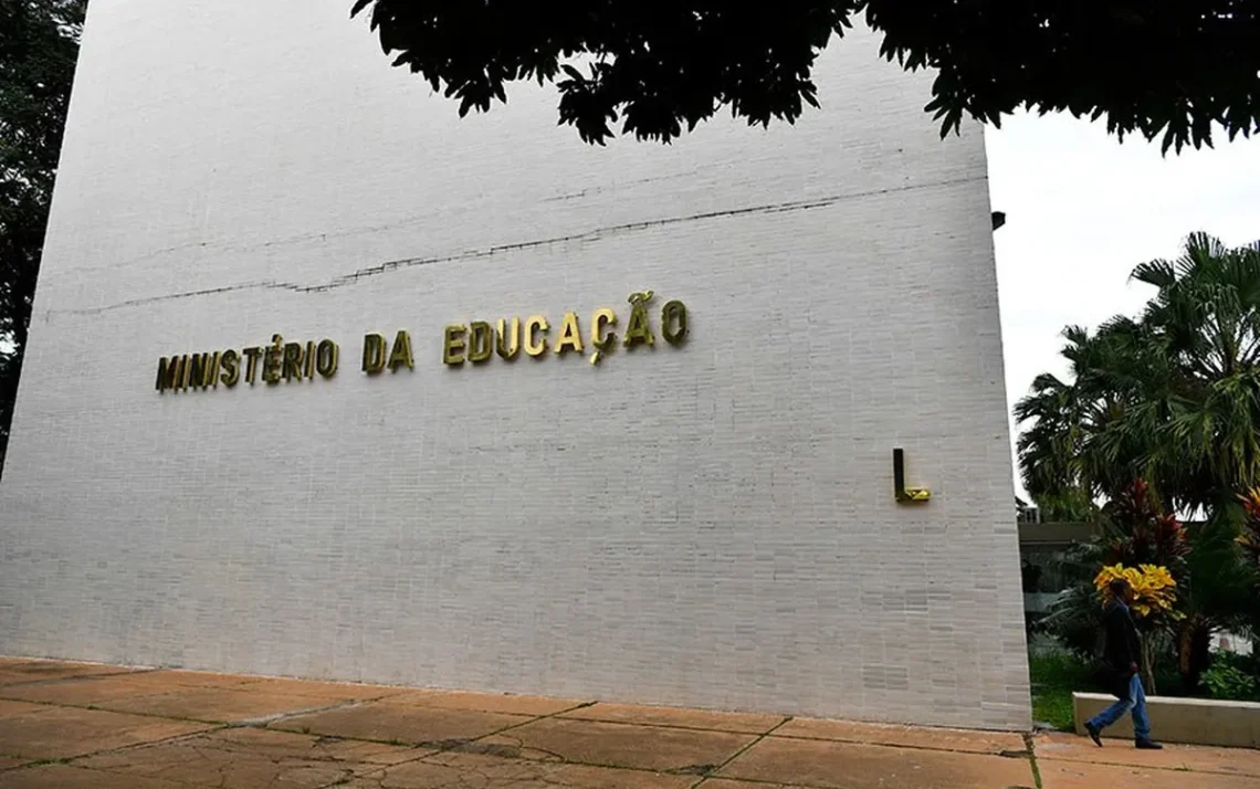 Educação à Distância, cursos à distância, ensino remoto;