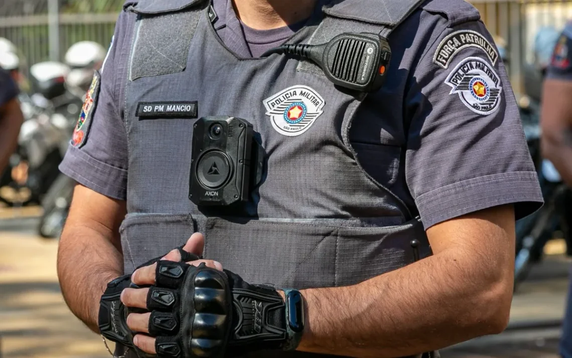 body-worn cameras, cameras worn, body-mounted cameras, wearable cameras, surveillance cameras;