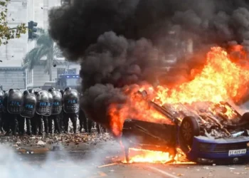 protesto, manifestação, conflito;