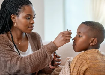 medicamento, infantil, tratamento, gripe crianças, opções seguras, crianças;