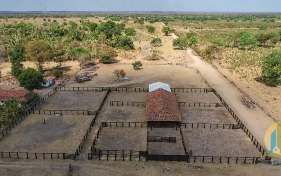 propriedade rural, fazenda, sítio;