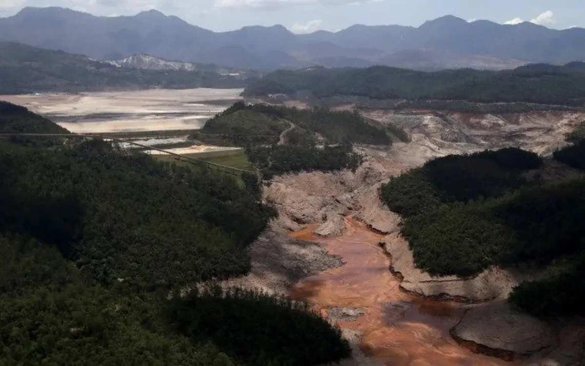 tragédia, em Mariana, bacia, do Rio, Doce;