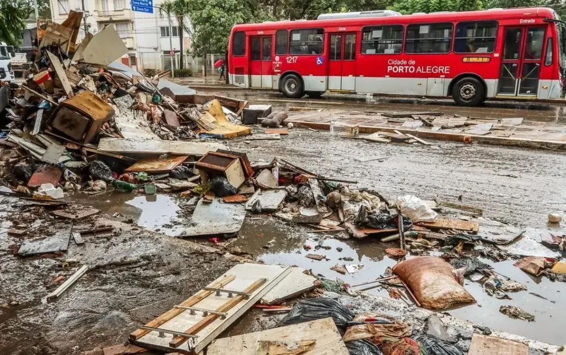 doença infecciosa febril aguda, contaminação, sintomas compatíveis;