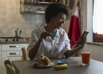 desjejum, refeição, refeição matinal, primeira comida, cafeína, café manhão, café da manhã, café matinal;