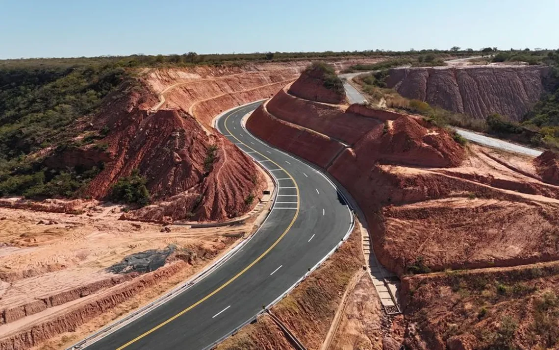 abertura, lançamento, estreia;