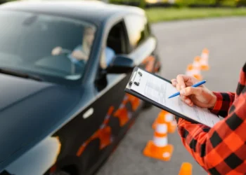 empregado; Novo generico: Trabalhador, rejeitado por, multas de, trânsito em, carro alugado, será indenizado